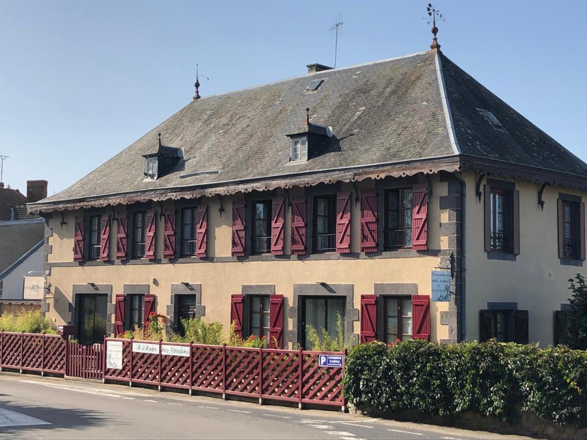 A L'Aube Des Volcans Hotell Charbonnières-les-Vieilles Exteriör bild