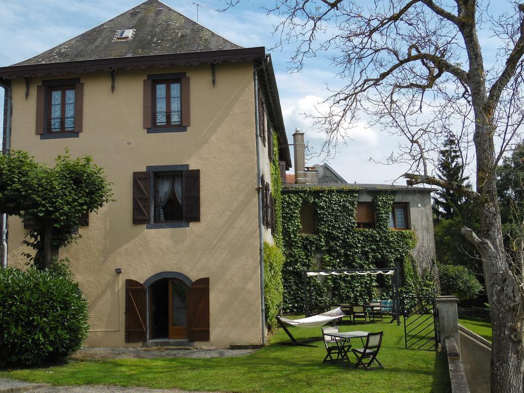 A L'Aube Des Volcans Hotell Charbonnières-les-Vieilles Rum bild