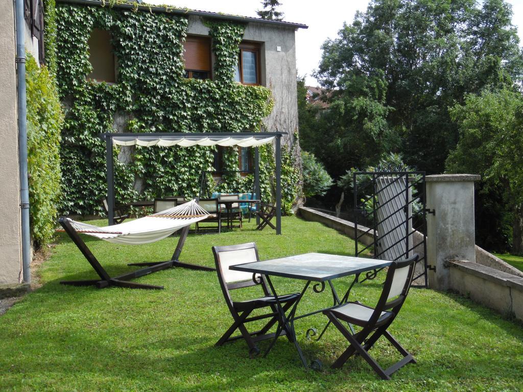 A L'Aube Des Volcans Hotell Charbonnières-les-Vieilles Exteriör bild