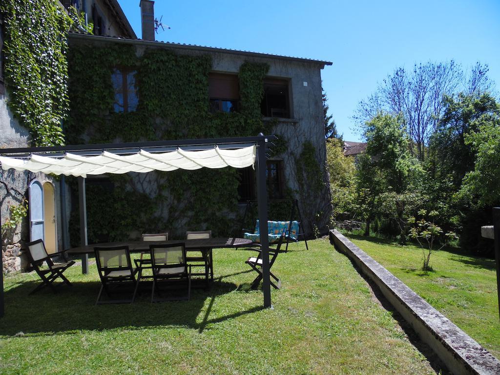 A L'Aube Des Volcans Hotell Charbonnières-les-Vieilles Rum bild