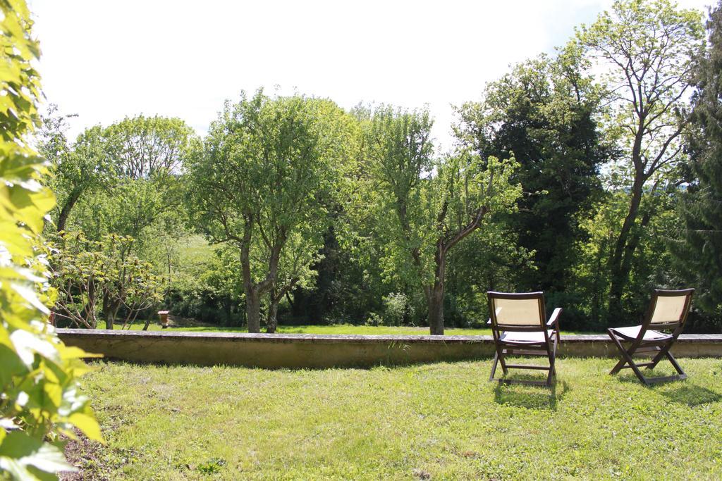 A L'Aube Des Volcans Hotell Charbonnières-les-Vieilles Exteriör bild